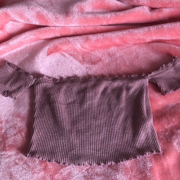 Tops - Pink off the shoulders crop top 💗